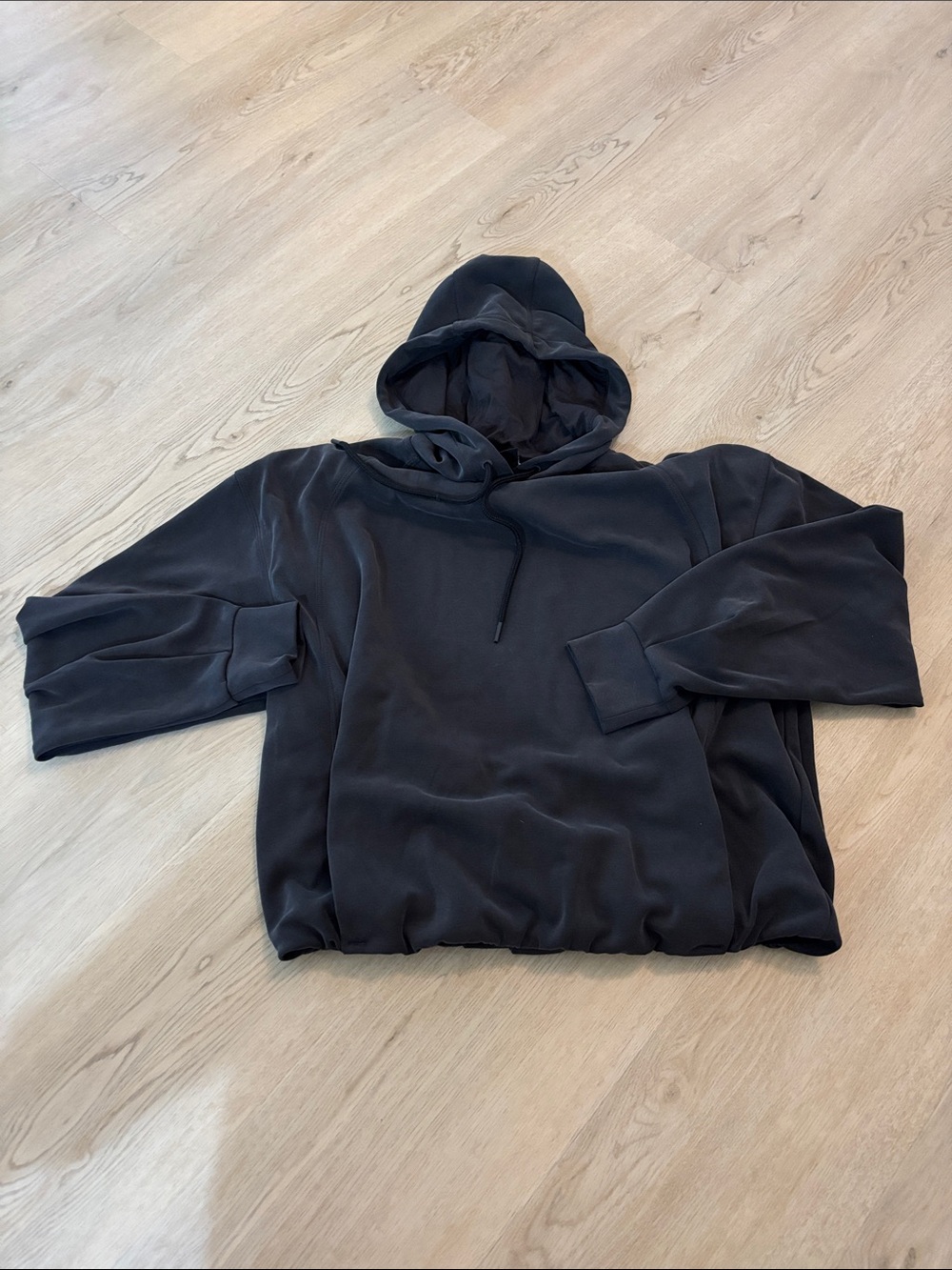 Athleta Cropped bubble hem elastic waist Hooded Pullover in black size Small